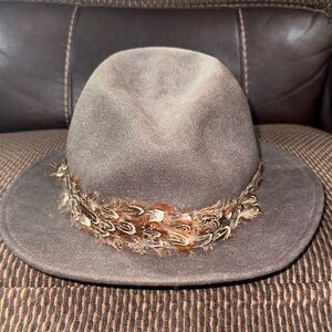 Lovely bird wool feather hat brown